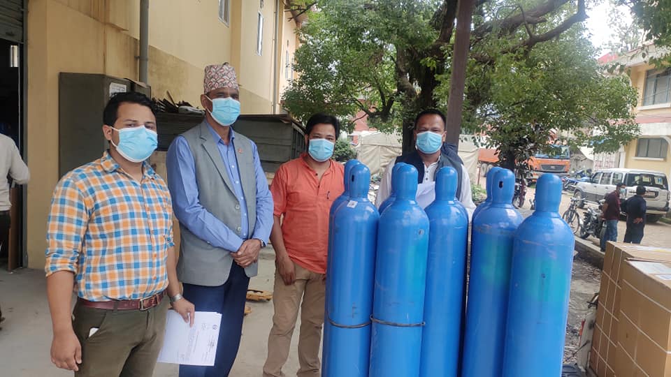 सांसद थापाले पठाए गृह जिल्लाका लागि स्वास्थ्य सामाग्री