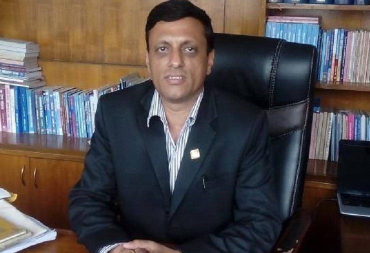 पञ्चायत र शाही शासनमा पनि नझुकेको न्यायालयले ध्वस्त भएको संविधान जोगाउनुपर्छः टीकाराम भट्टराई