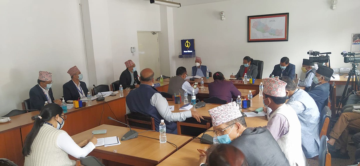 कक्षा १२ को परीक्षा केन्द्रमा स्वास्थ्यकर्मी राख्न निर्देशन