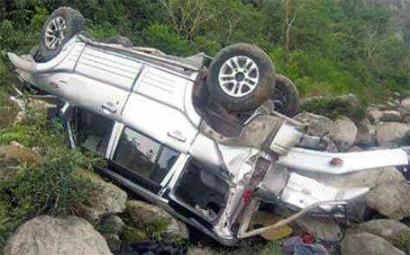 बाजुराबाट सुर्खेत जाँदै गरेको जिप अछाममा दुर्घटना