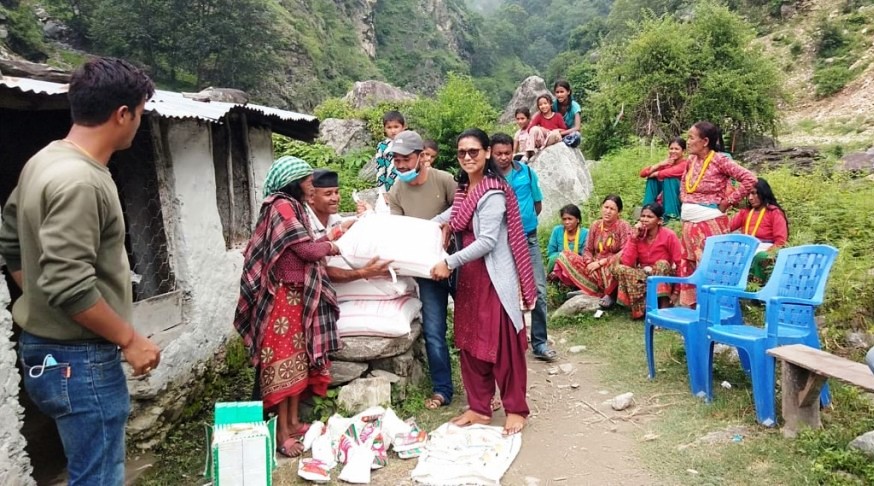 अनाईका बाढीपिडीत दलित परिवारलाई राहत वितरण