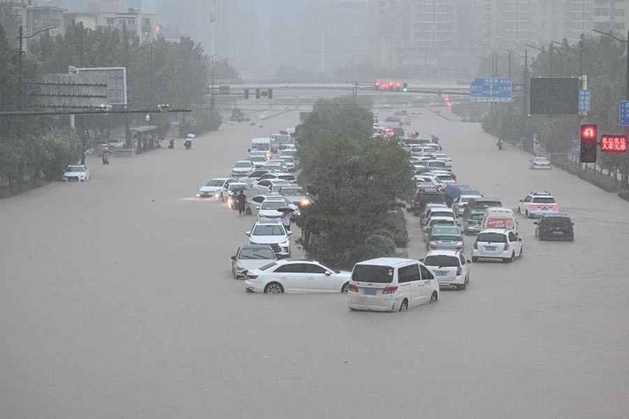 चीनमा बाढी : १२ जनाको मृत्यु, एक लाखभन्दा धेरैलाई सुरक्षित स्थानमा सारियो