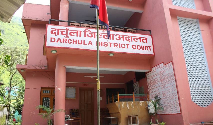 जसको कोठामा किशोरी बलात्कृत भइन्, उनैले कसरी पाए सफाइ ?