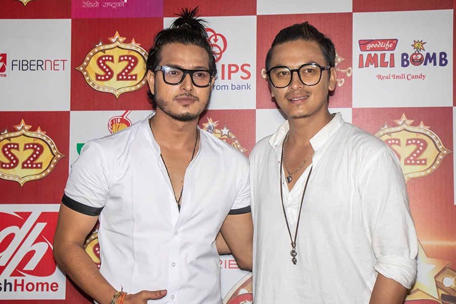 पुष्प र पलको मित्रता