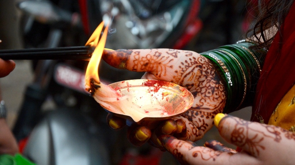 साउनको पहिलो सोमवार, महिलाले शिवको पूजा आराधना गरी मनाउँदै