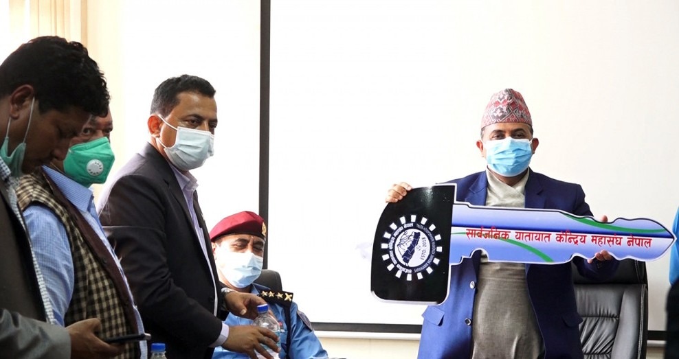 यातायात व्यवसायीहरुले सरकारलाई साँचो बुझाए