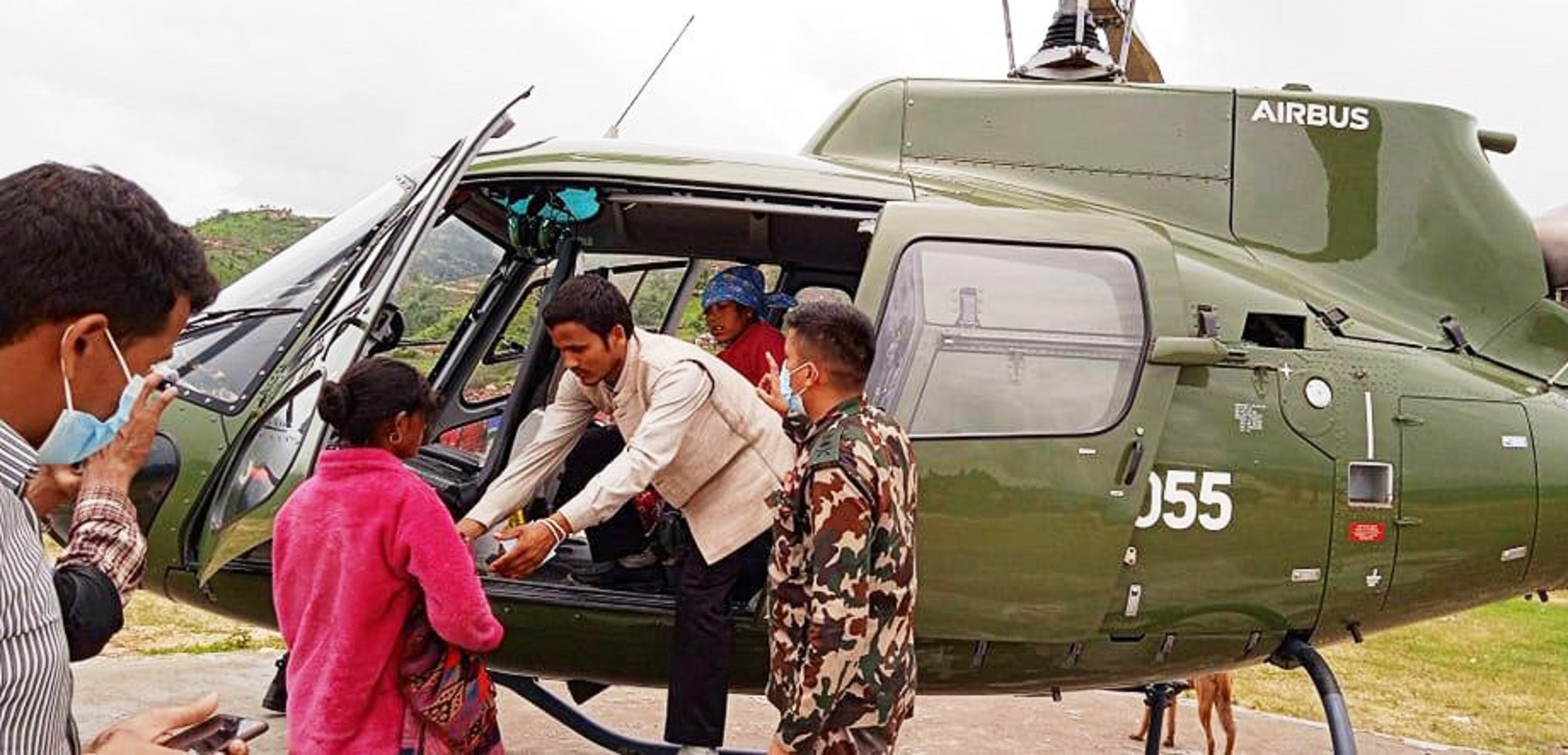 सुत्केरी महिलाको हेलिकोप्टरबाट उद्दार