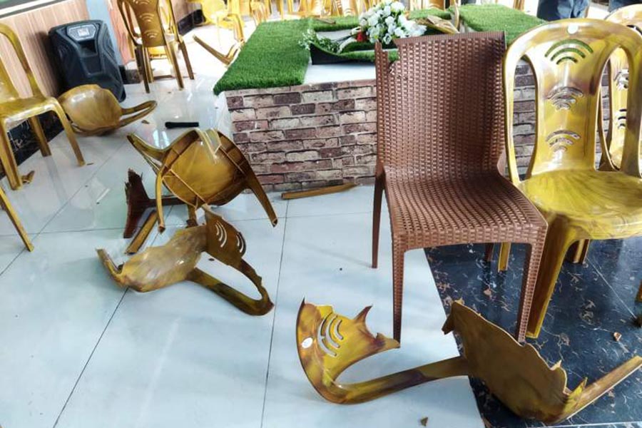 ओली समूहको कार्यक्रम स्थलमा तोडफोड