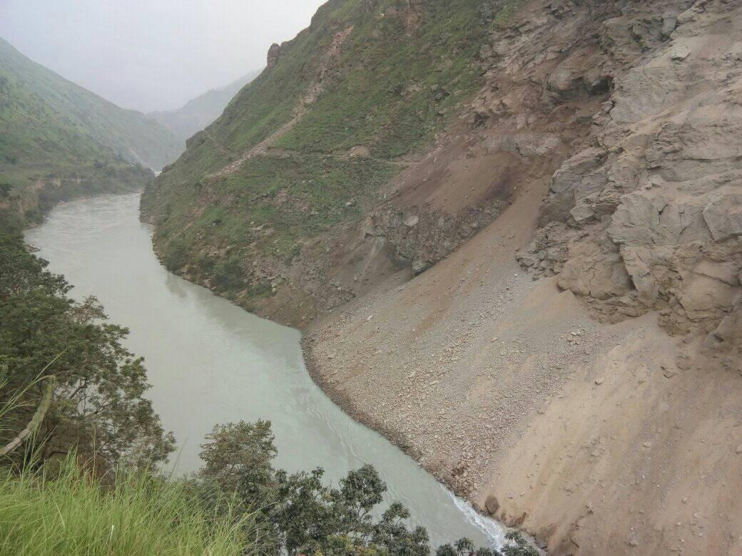 साप्पाटाको छुद्धरीमा यसरी गयो सुख्खा पहिरो !