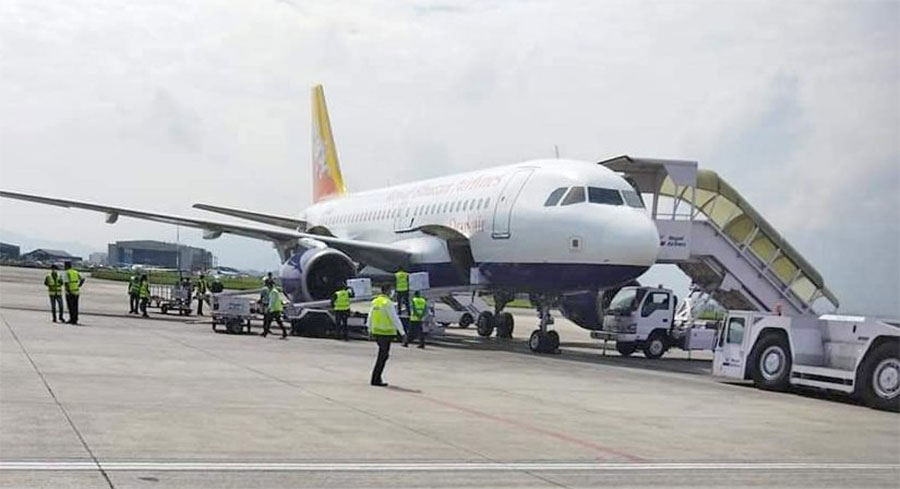 भुटानले पठाएको ३ लाख डोज खोप काठमाडौं आइपुग्यो