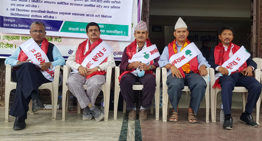 दोस्रो दिन पनि कांग्रेस जिल्ला सभापतिको रिले अनशन