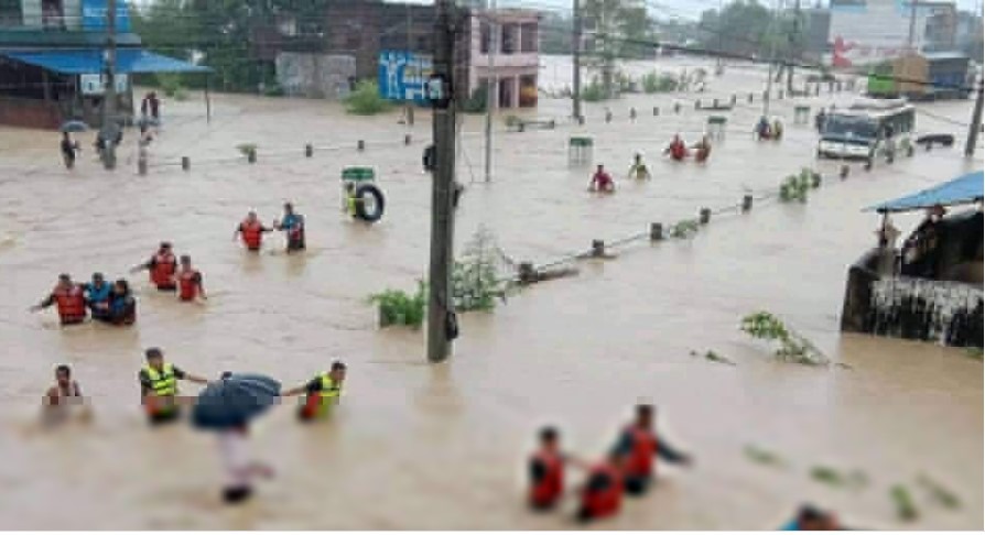 देशभर बाढी र पहिरोको बितण्डा, हजारौं घर डुबानमा