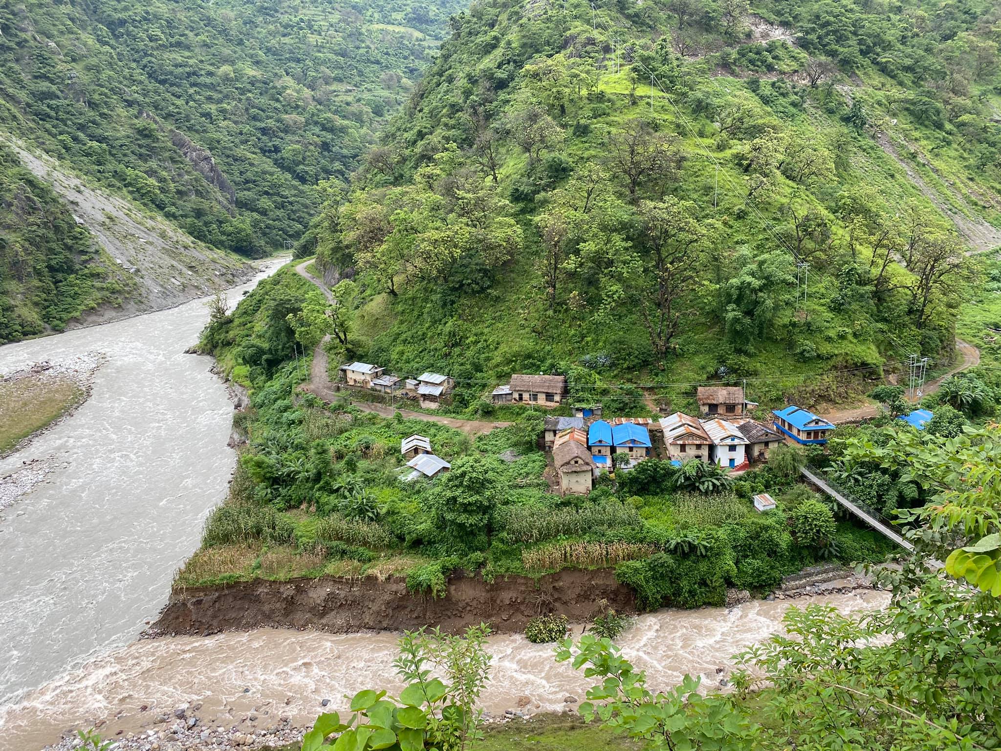 खोलाले बस्ती कटान गर्न थालेपछि स्थानीय त्रसित