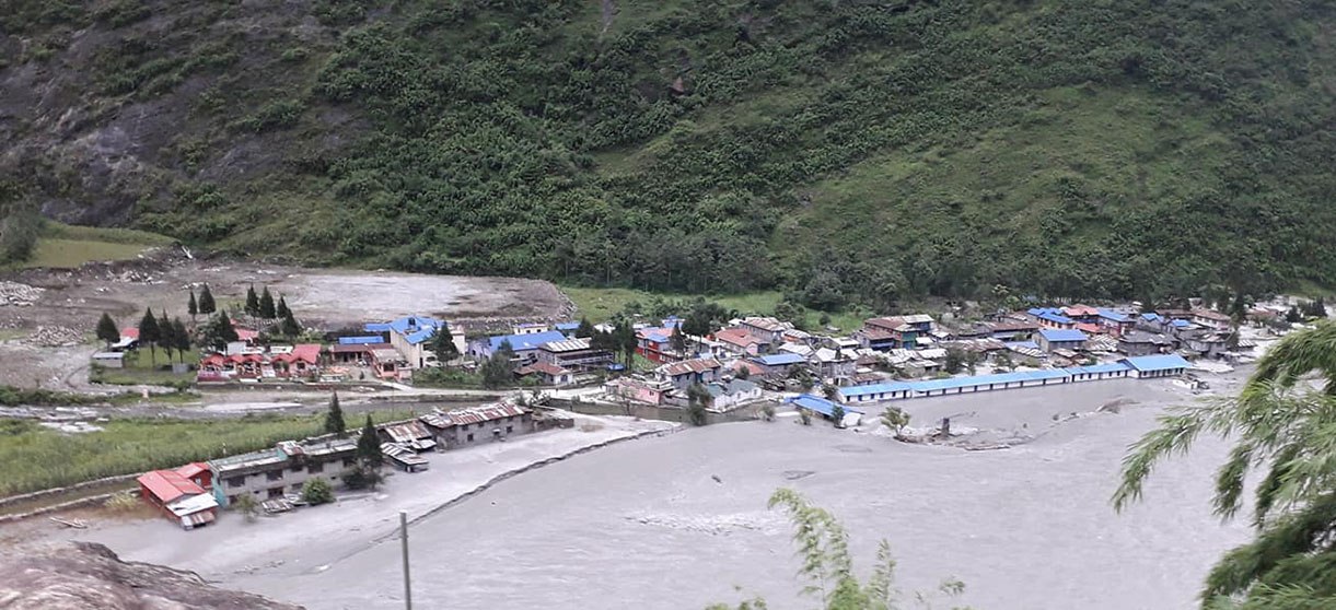 मनाङमा बाढी पहिरोको असर : गाउँपालिका नै अर्को जिल्लाको शरणमा !