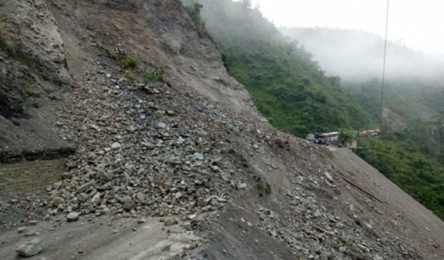 साँफे-मार्तडी सडकखण्ड अवरुद्ध