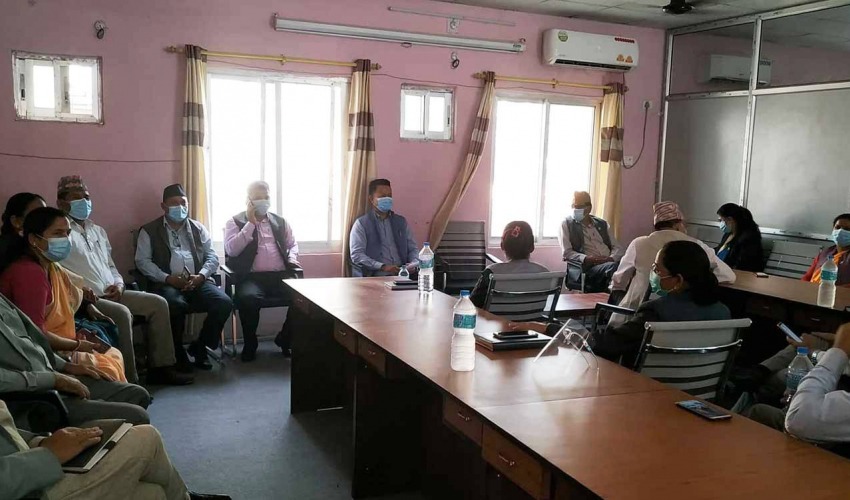 माधव नेपालले सुदूरपश्चिमका बहुमत सांसदको साथ गुमाए