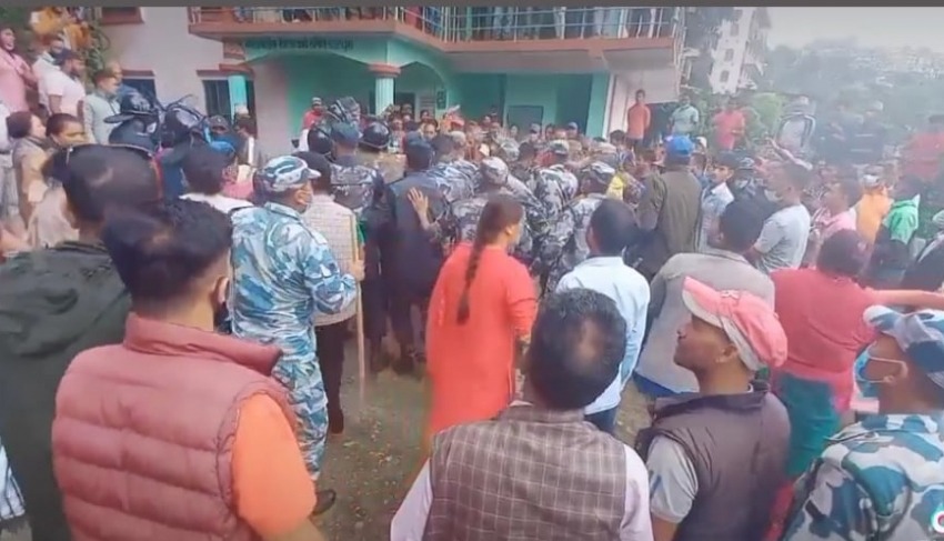 कैलाली, डडेल्धुरा र बाजुरामा एकअर्कालाई वडामै हराउने खेल, अधिवेशन अनिश्चित