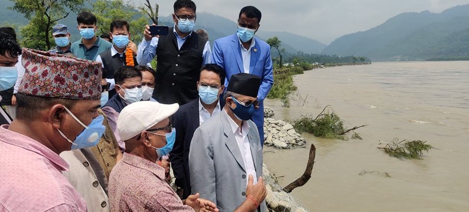 कोशी कटानको निरीक्षण गर्न गृहमन्त्री उदयपुरकाे बेलकामा