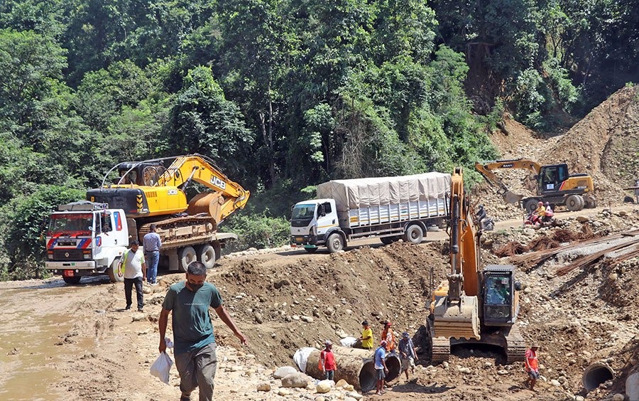 पूर्व-पश्चिम राजमार्ग सात दिनपछि दुईतर्फी सञ्चालन