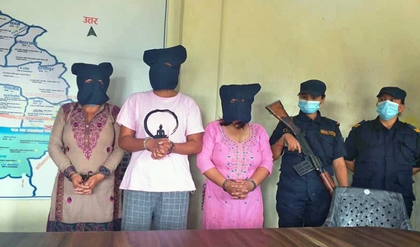बलात्कार उजुरीको धम्की दिएर ५० लाख रुपैयाँ माग, ३ महिला पक्राउ