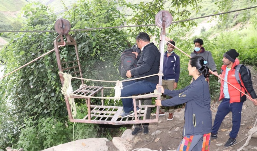 गाउँपालिका कार्यालय पुग्न तुइनकै भर