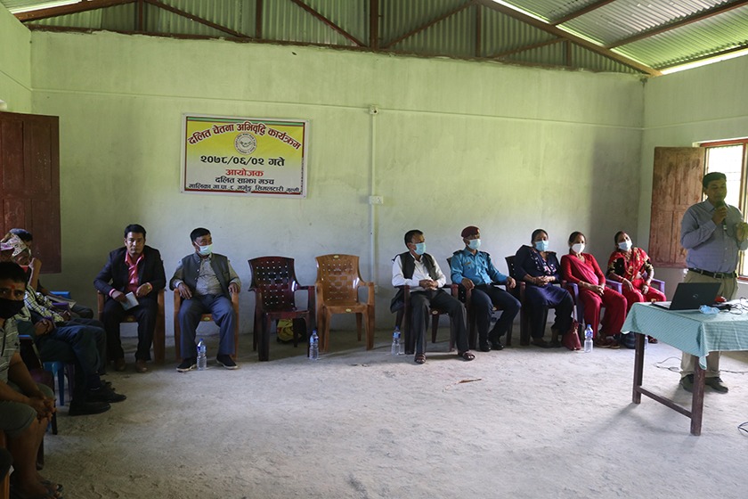 ‘लुकेर हाम्रो घरमा आएर खान्छन् तर धारामा हामीले छोएको पानी चल्दैन’