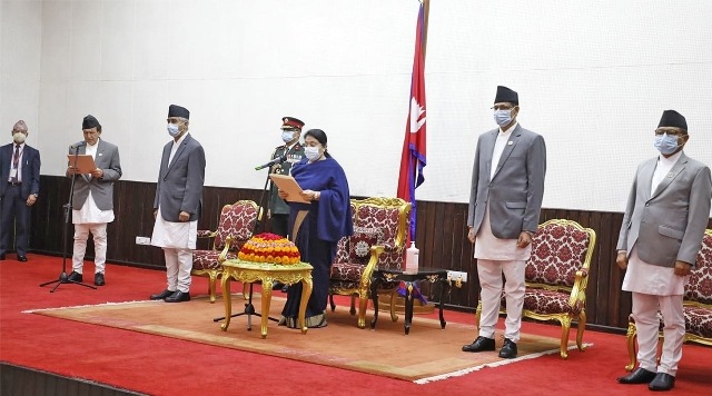 परराष्ट्रमन्त्री खड्काले लिए शपथ