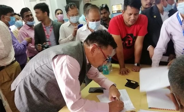 प्रदेश १ मा एमालेका १० सांसदले रोजे एकीकृत समाजवादी