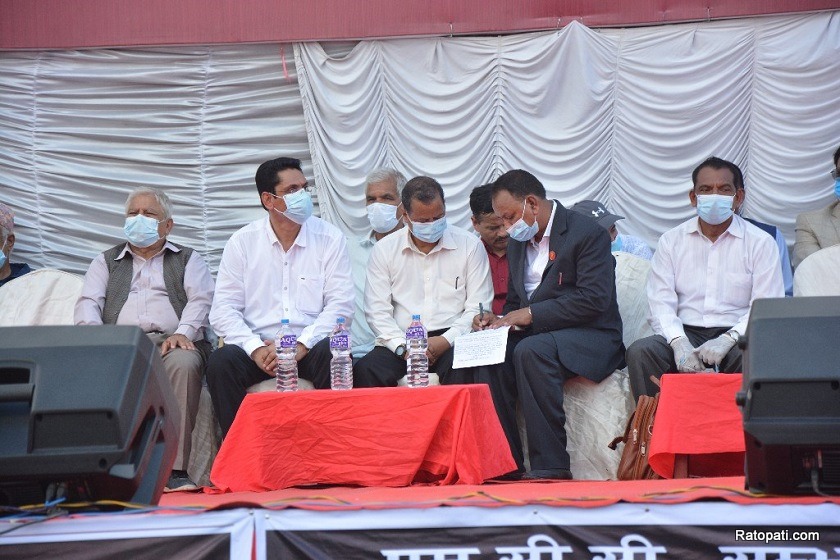 देउवालाई प्रकाण्डको चेतावनी : जनताले लाठा लगाउँछन् !