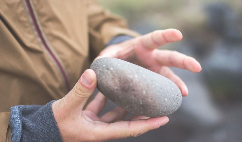 क्यानडाका प्रधानमन्त्रीमाथि ढुंगा प्रहार