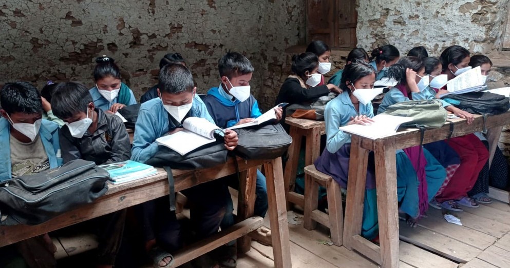 हिमाली जिल्लामा छैनन् पाठ्यपुस्तक