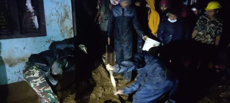 पहिरोमा एकै परिवारका तीन दिदी बहिनीको मृत्यु