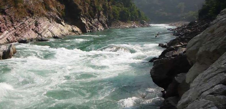 सेती नदीमा हाम फालेर एक महिला बेपत्ता