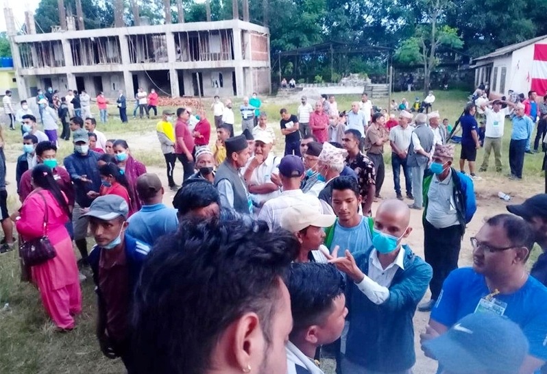 लमजुङ काँग्रेसमा विवाद : राइनासको मतदान स्थगित, मतपत्र जलाइयो