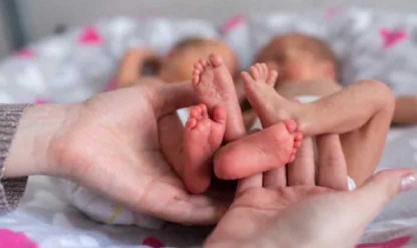 जब २ छोरीको निधन भएकै दिन जुम्ल्याहा छोरी जन्मिए…