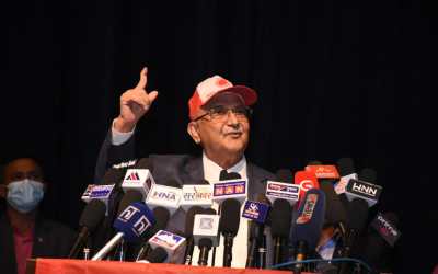 सरकारलाई ओलीको प्रश्न : ५ लाखलाई दश हजार बाँडेर गरिबी हट्छ ?