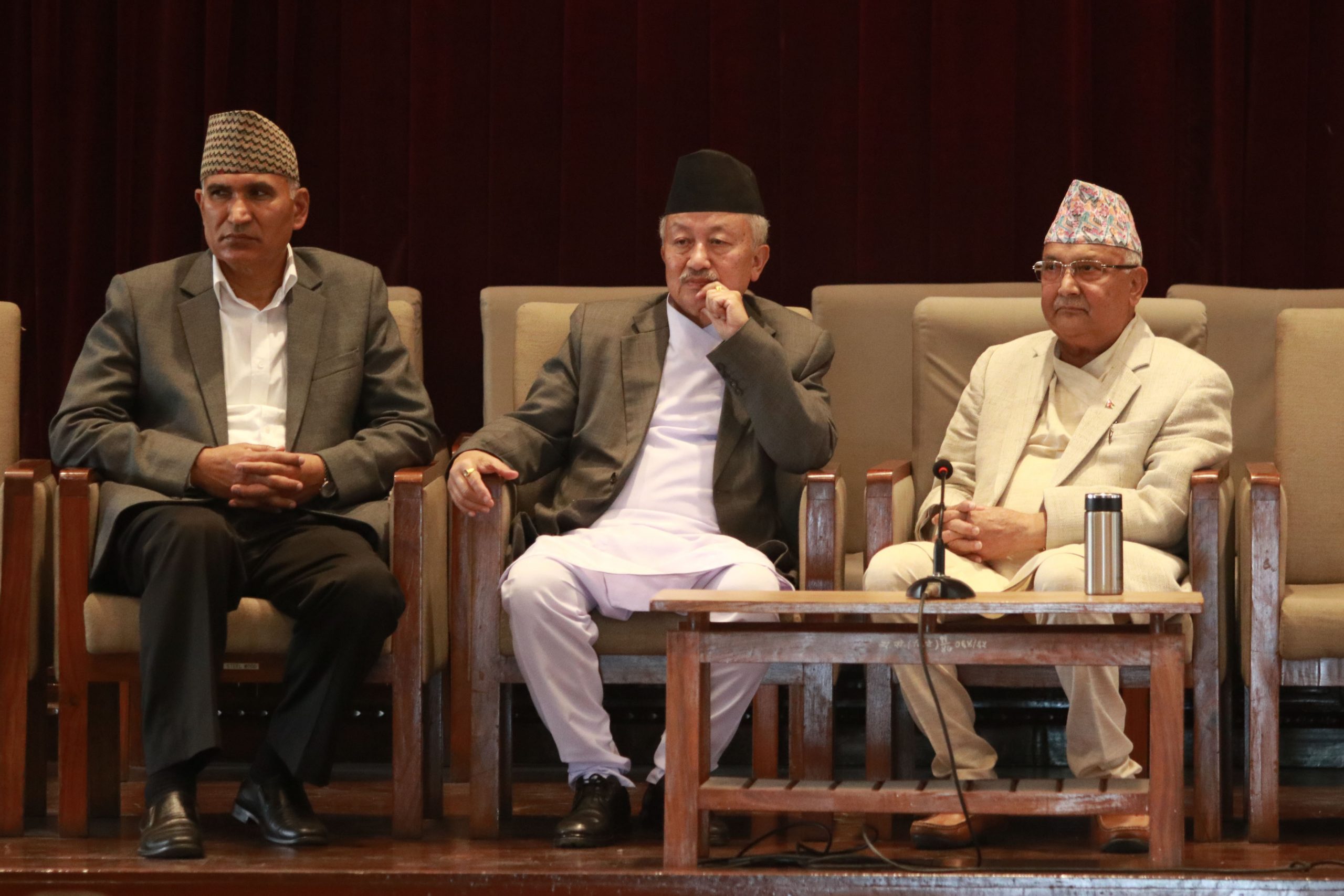 एमाले संसदीय दलको बैठक जारी