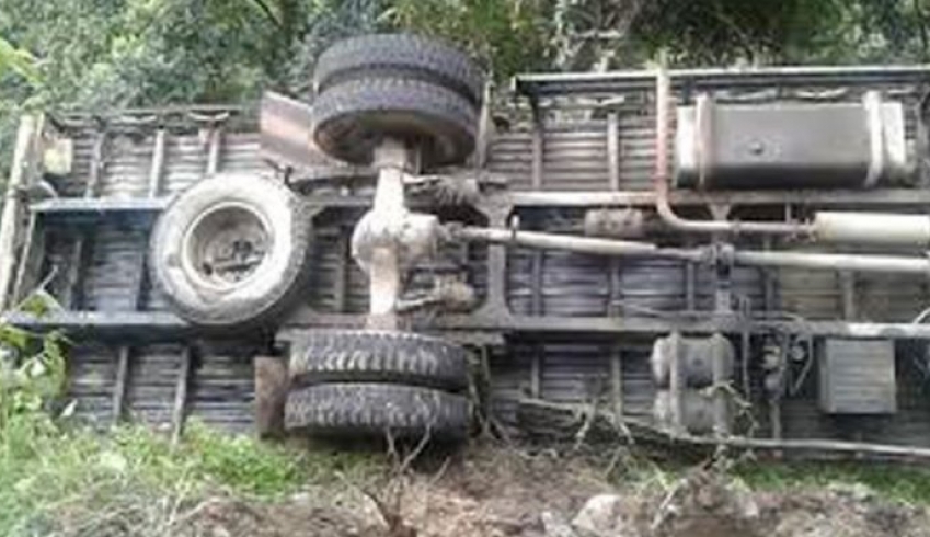 ट्रक दुर्घटनामा एकको मृत्यु, १० घाइते