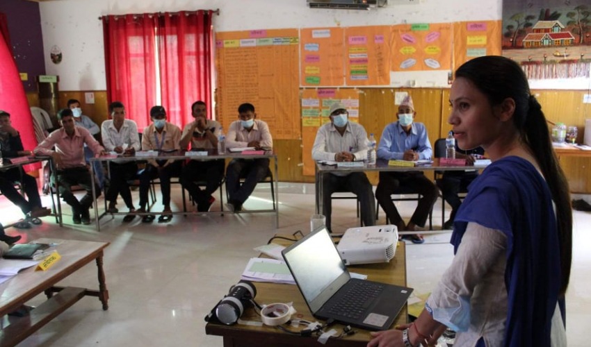 डोटी र बाजुरका शिक्षकलाई विपद् जोखिम न्यूनीकरण तालिम