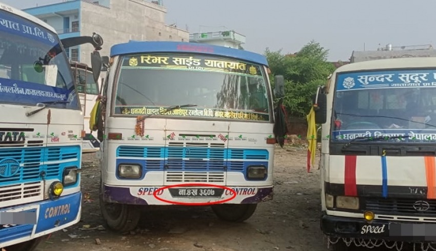 धनगढीबाट डोटीका लागि छुटेको बसमा टिकट काटेका १३ यात्रुलाई अत्तरियामा अलपत्र छाडियो