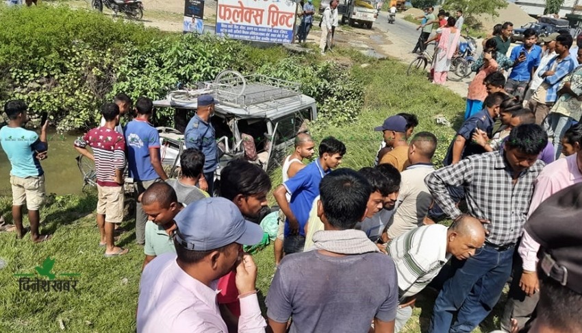 धनगढीबाट छुटेको विङ्गर र मोटरसाइकल ठोक्किँदा १२ जना घाइते