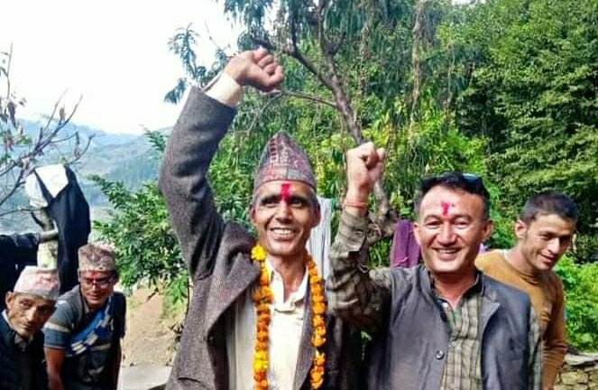 बुढीगंगा १० मा काँग्रेसबाट वडा सदस्य जितेका भाेलाराम जाेशी समाजवादीमा प्रवेश