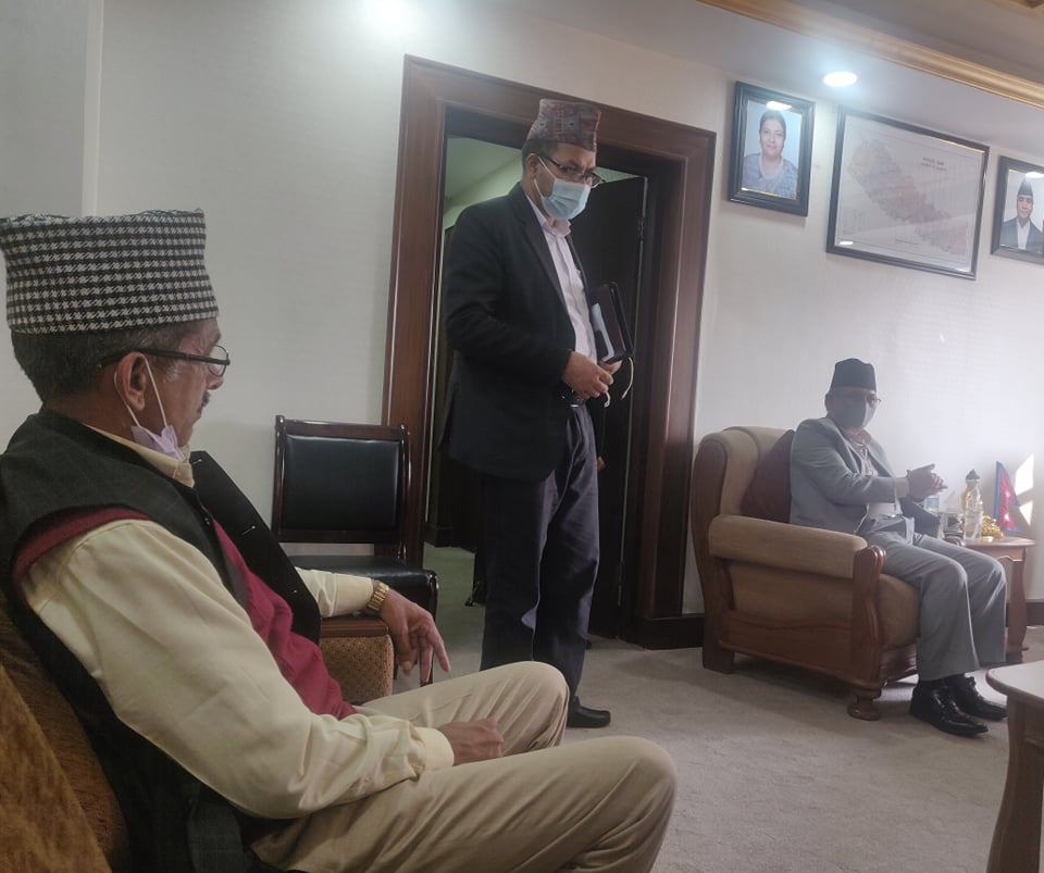 बाजुराका बाढीपिडितलाई राहात उपलव्ध गराउन गृहमन्त्रीसंग नेता जोशिको माग