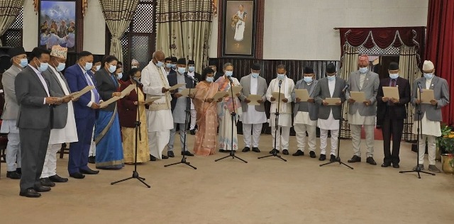 नवनियुक्त मन्त्री र राज्यमन्त्रीले लिए शपथ