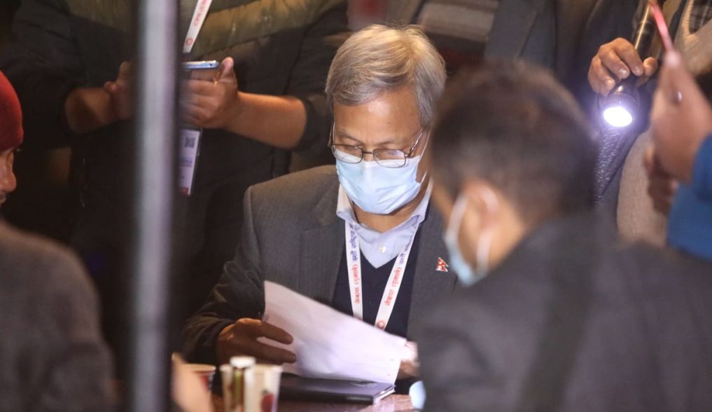 एमाले अध्यक्षमा भीम रावलले दर्ता गरे उम्मेदवारी