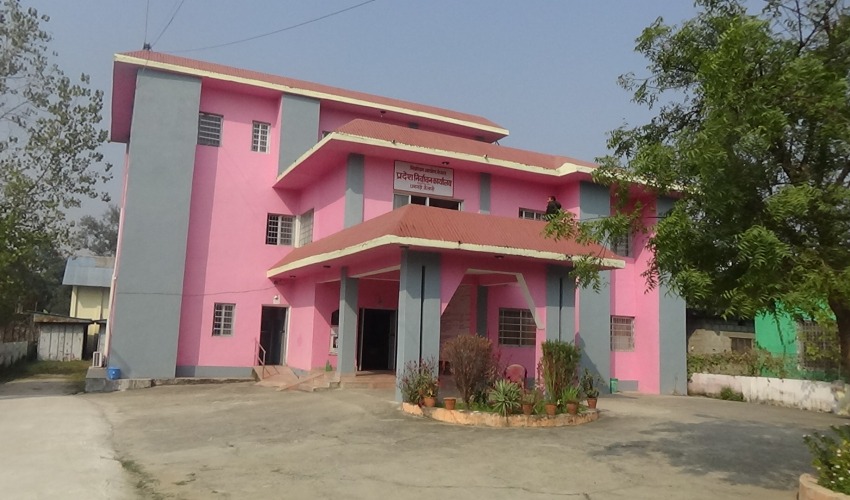 राजनीतिमा होमिएका सुदूरपश्चिमका शिक्षक र कर्मचारीलाई कारबाही हुन्छ ?