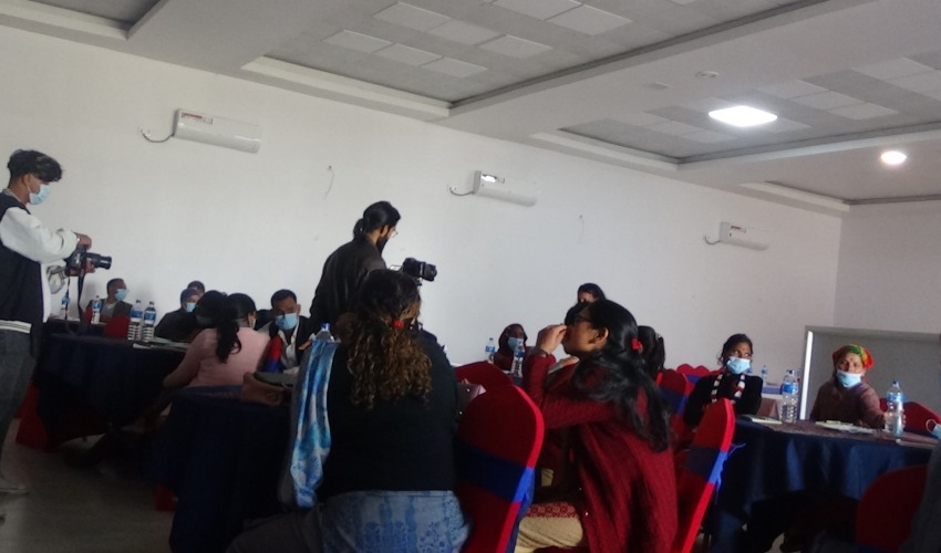 बाजुराको संकटासन्न समुदायका महिलाको प्रश्न, ‘खाने अन्न छैन, कहाँ छ सरकार ?’