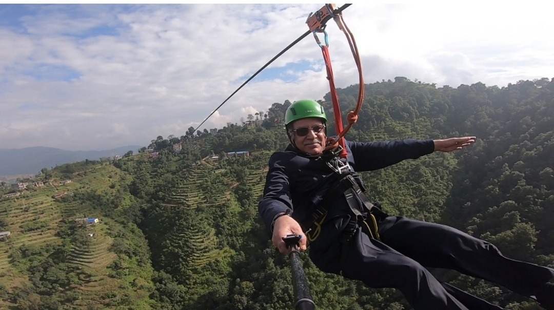 प्रचण्ड’ले जीपलाइन खेल्दा धुलिखेल पर्यटनमा तरङ्ग