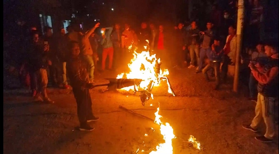 गठबन्धन सरकारकाे विराेधमा अनेरास्ववियुले गर्याे मार्तडीमा प्रदर्शन (भिडियोसहित)