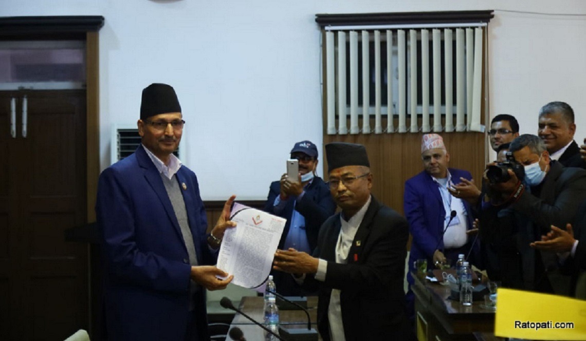 सभामुख सापकोटालाई बारले बुझायो ज्ञापनपत्र